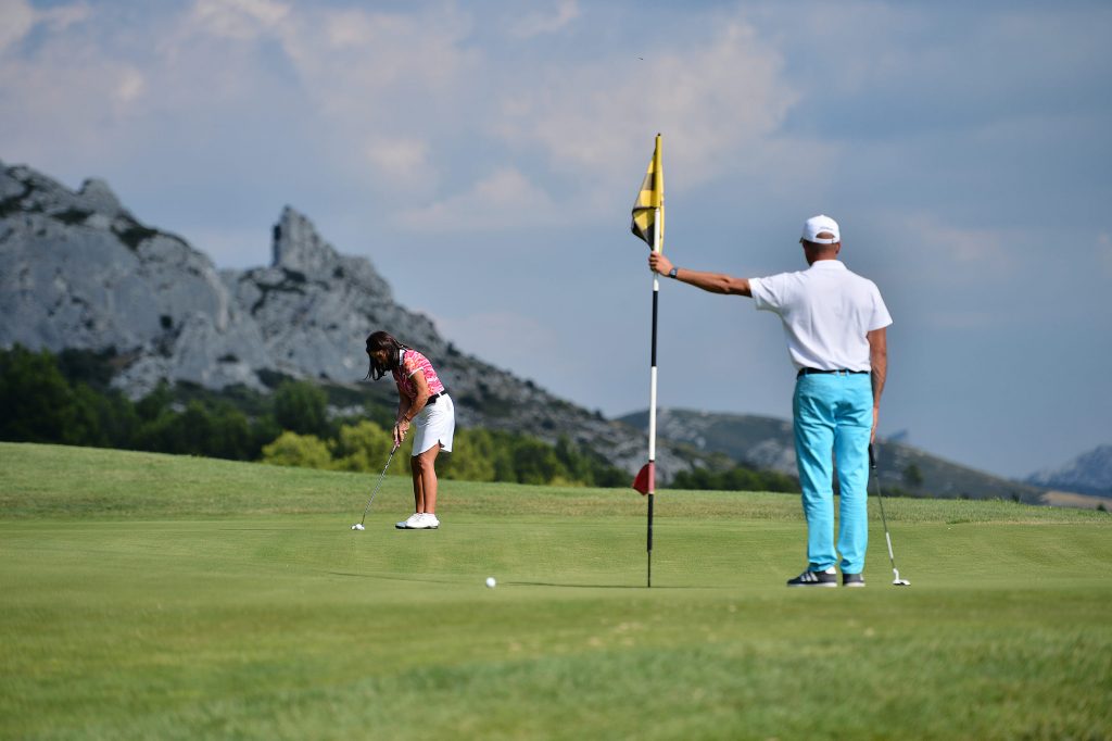 Cours particuliers, leçons individuels avec moniteur - Golf de Servanes à Mouriès