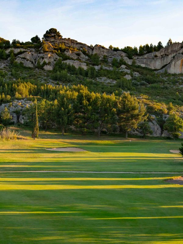 Golf-de-Servanes- parcours de golf 18 trous à Mouriès en Provence | trou-1