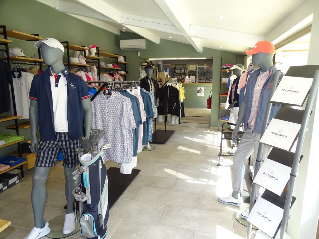 Proshop et boutiques golf - Golf de Servanes Provence - vêtement et chaussures golf homme