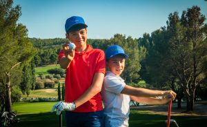 Stages de golf junior à Mouriès pendant les vacances scolaires - Open Golf Club