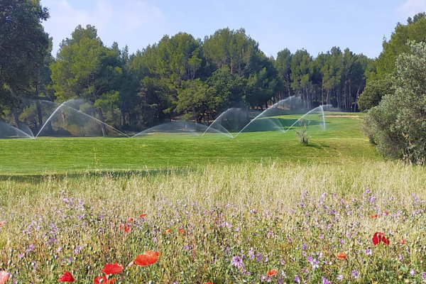 Arrosage au Golf de Servanes pour une bonne gestion de l'eau 