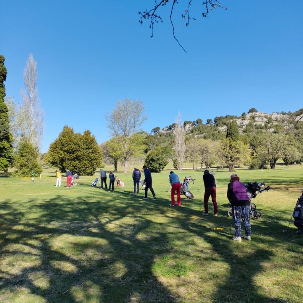 Apprenez les bases du golf et devenez autonome pour jouer sur un parcours après nos cours collectifs, Resonance Golf Collection