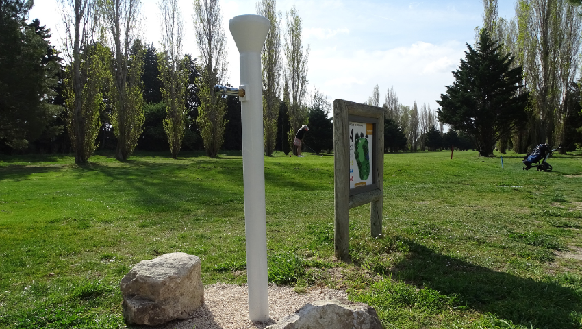 Création unique d'Eric Lopez - points d'eau aux trous numéro 10 et 14 au Golf de Servanes