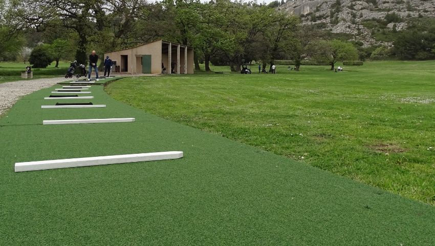 Perfect your swing at the Golf de Servanes driving range - Open Golf Club