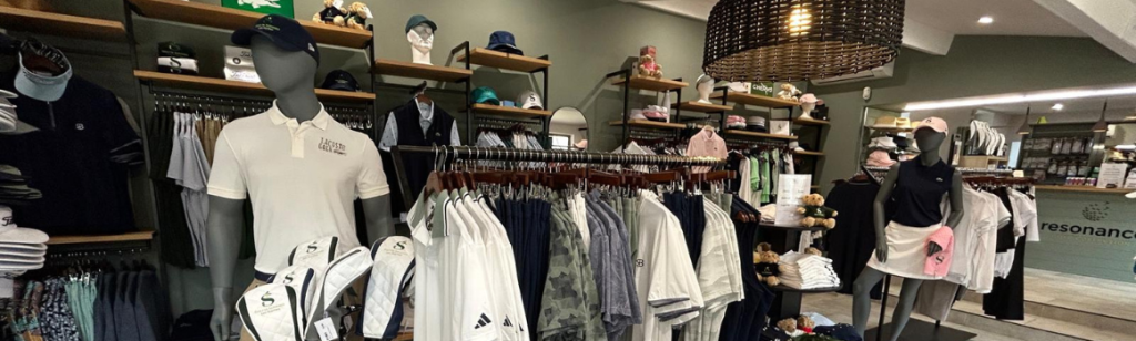 Soldes d'été 2025 au Proshop du Golf de Servanes – Sélection textile et chaussures Lacoste, Chervò, Chiberta, Daily Sports et adidas à -40%