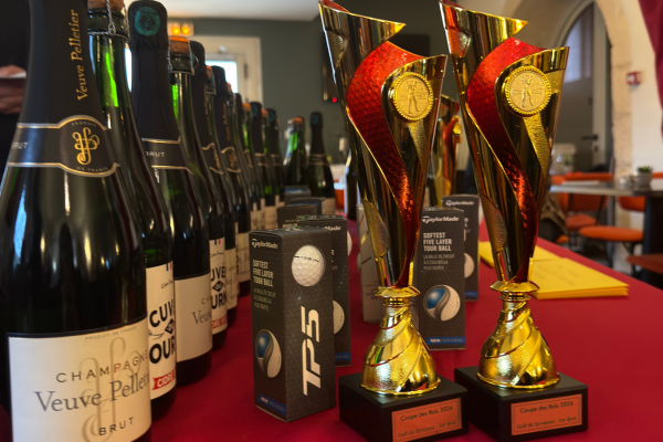 Clôture de la Coupe des Rois 2026 autour de la remise des prix et du partage de la galette et de la brioche des rois, réalisées par la boulangerie Chez Caro, accompagnées de cidre.